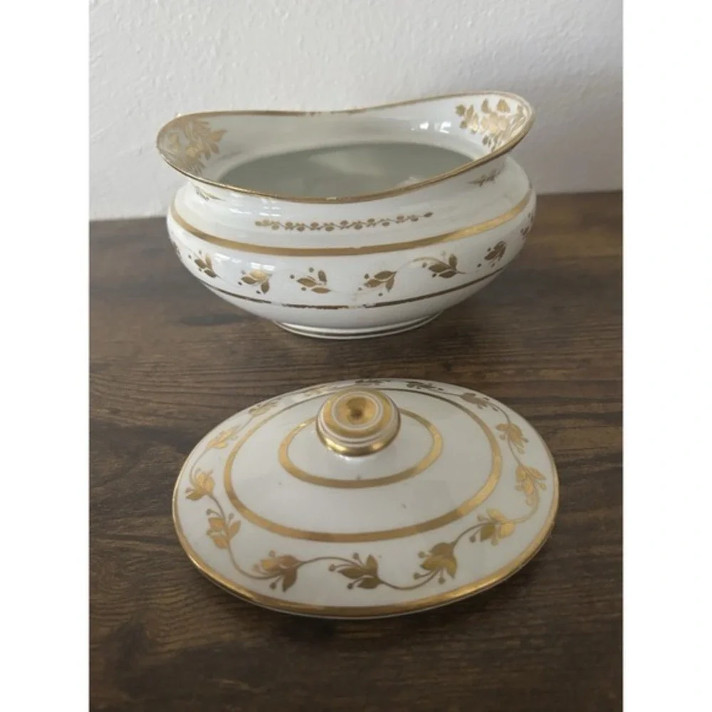 Royal Crown Derby Porcelain Sugar Bowl W/Lid White Gold Hand Painted‎